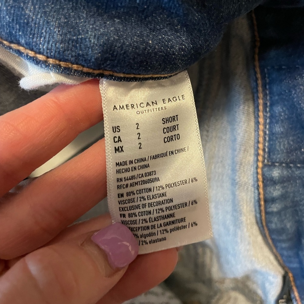 Sold to Elizabeth//
American Eagle Ripped Tapered Jeans - Picture 8 of 9